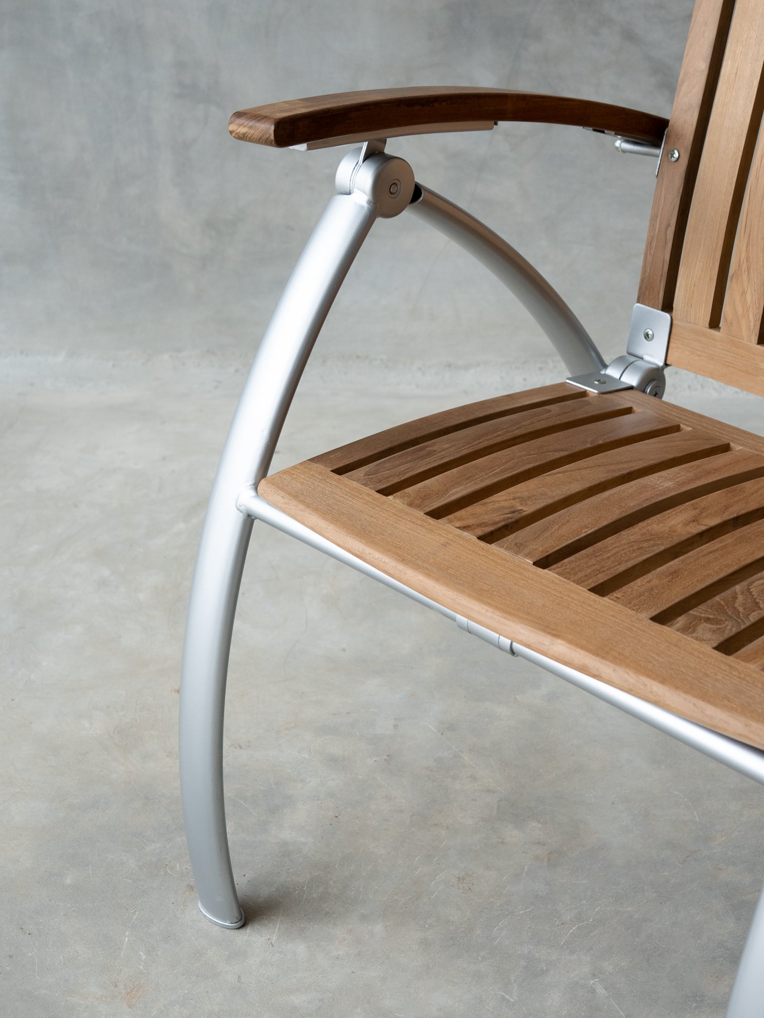 Zuri Folding Chair