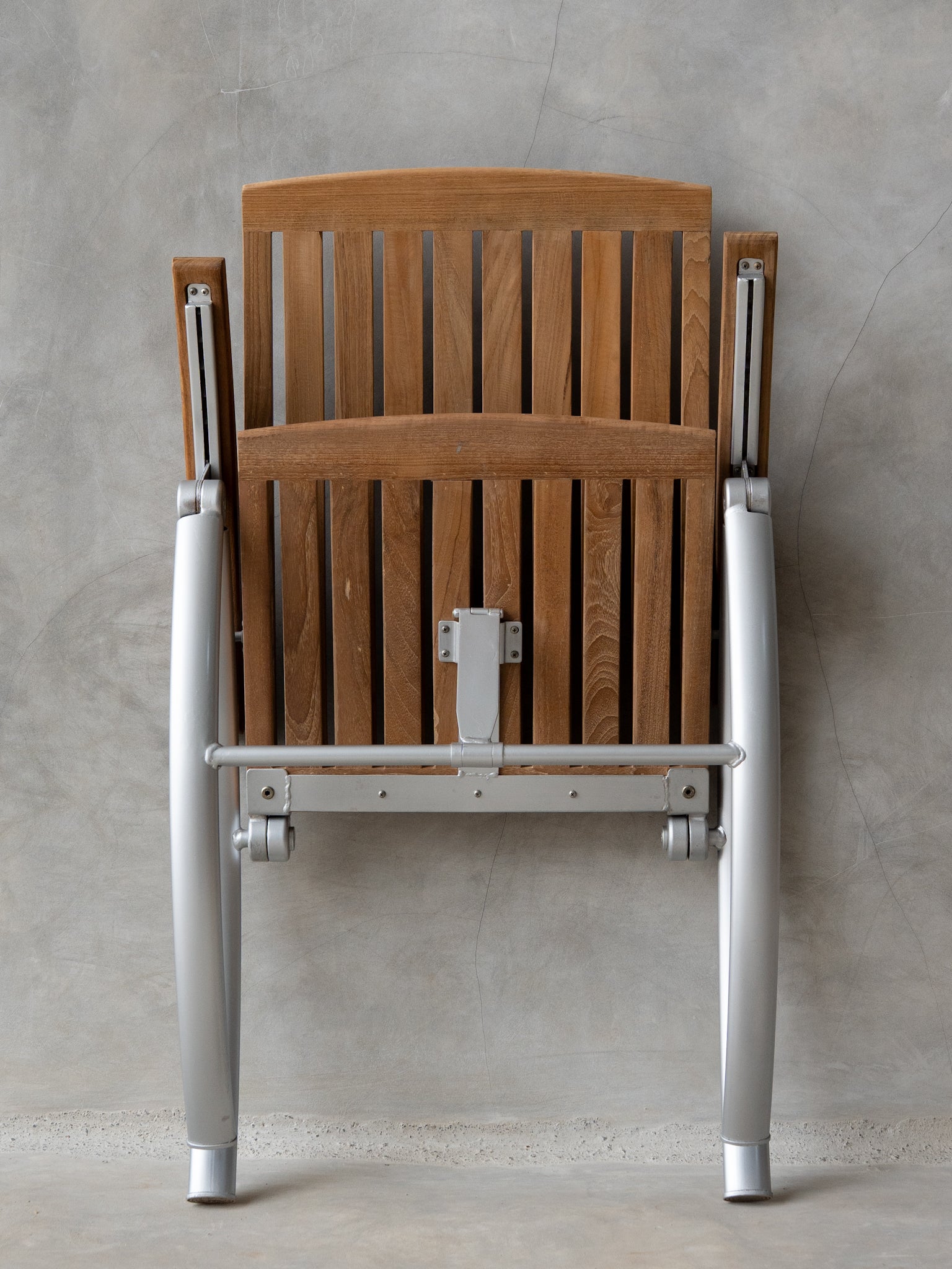 Zuri Folding Chair