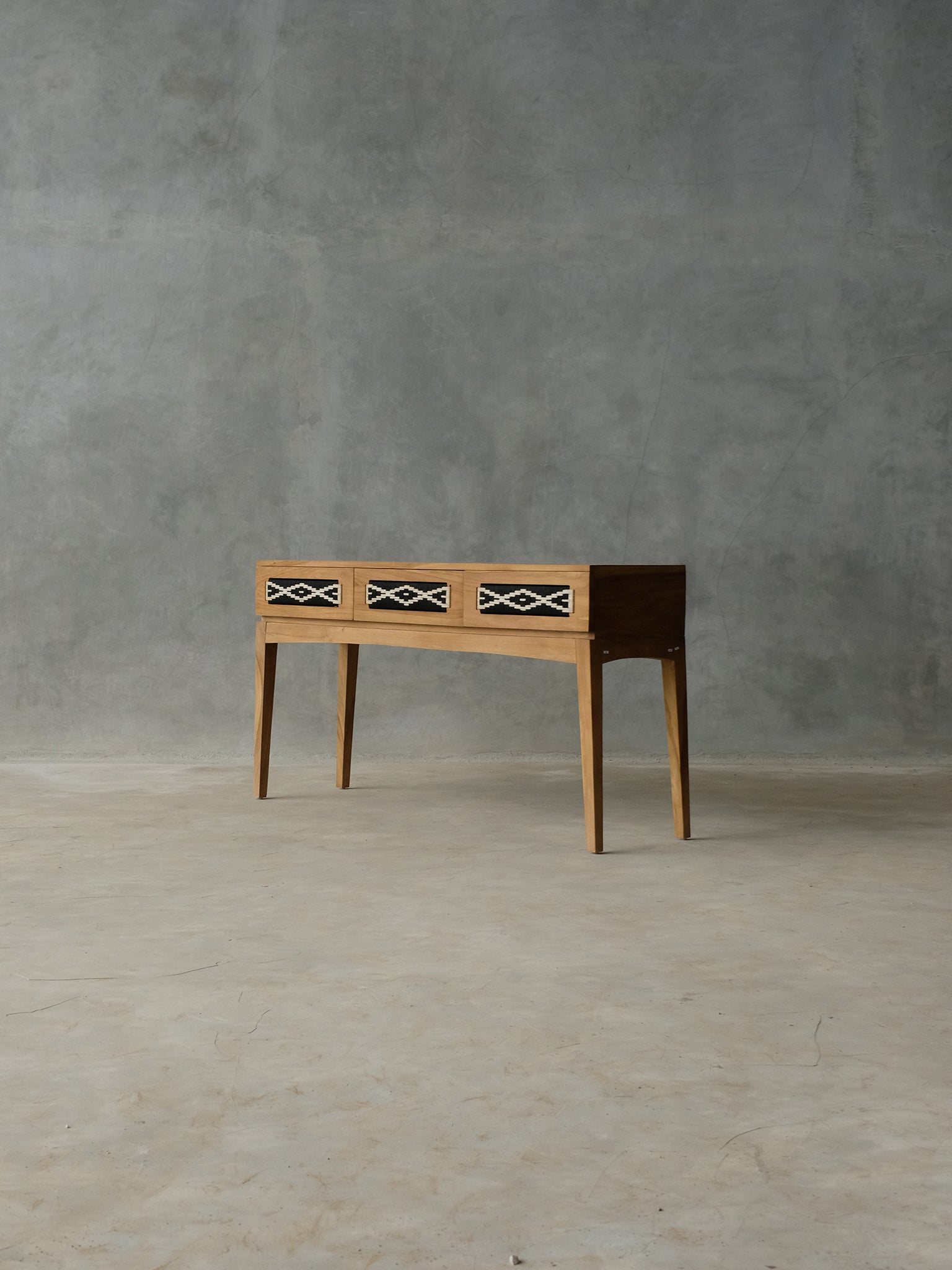 Inbetweener Console Table | Weftline