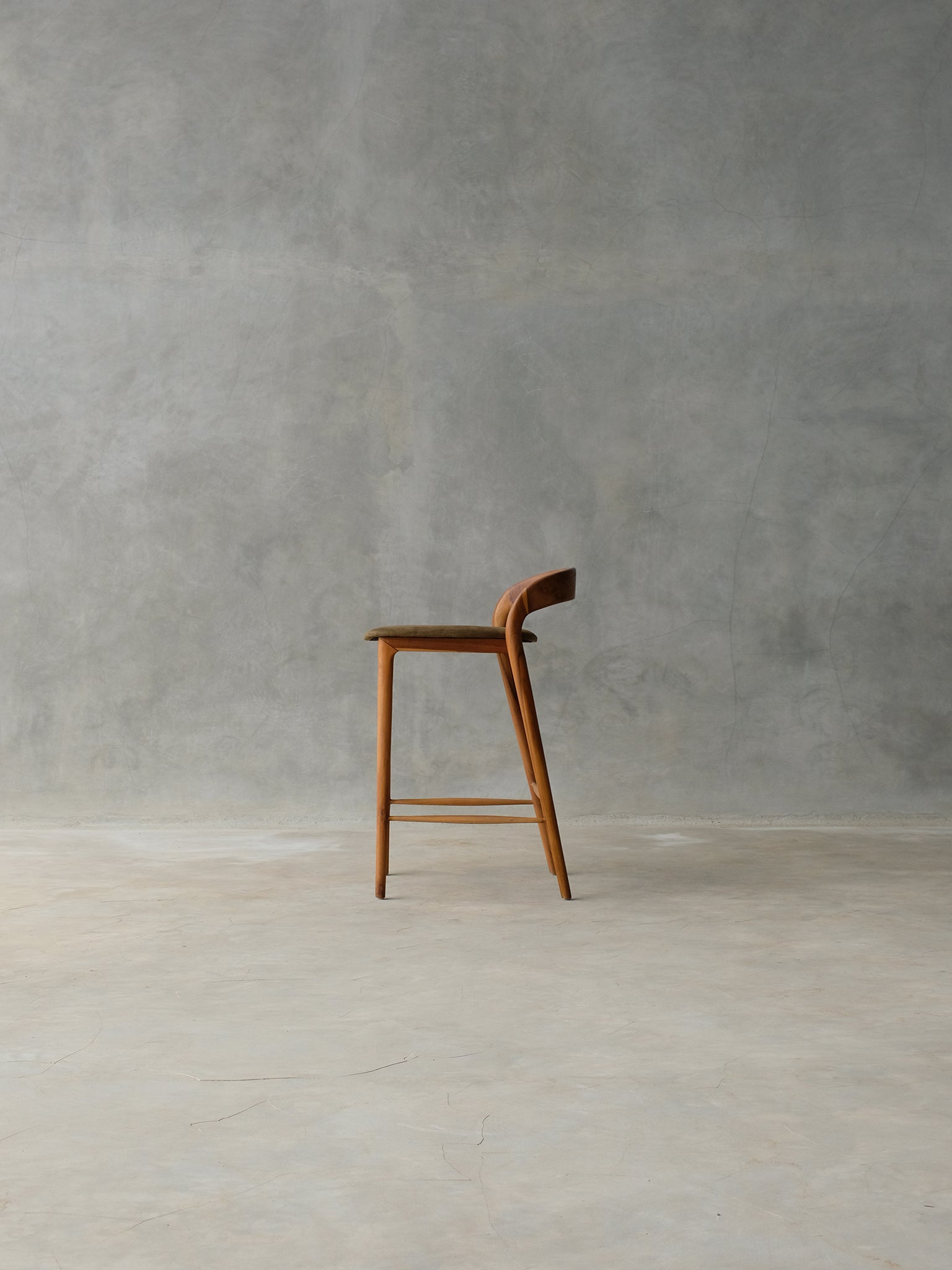 Saaram Bar Chair