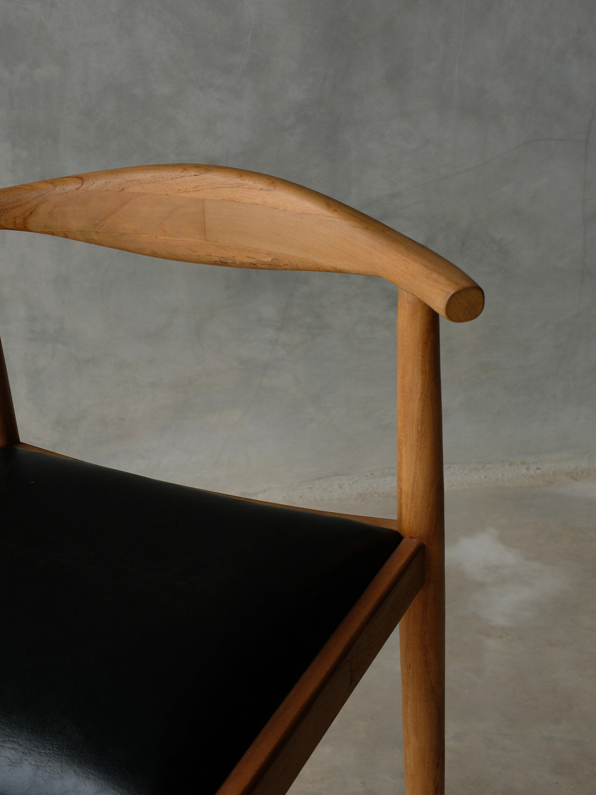 Aduku Bar Chair