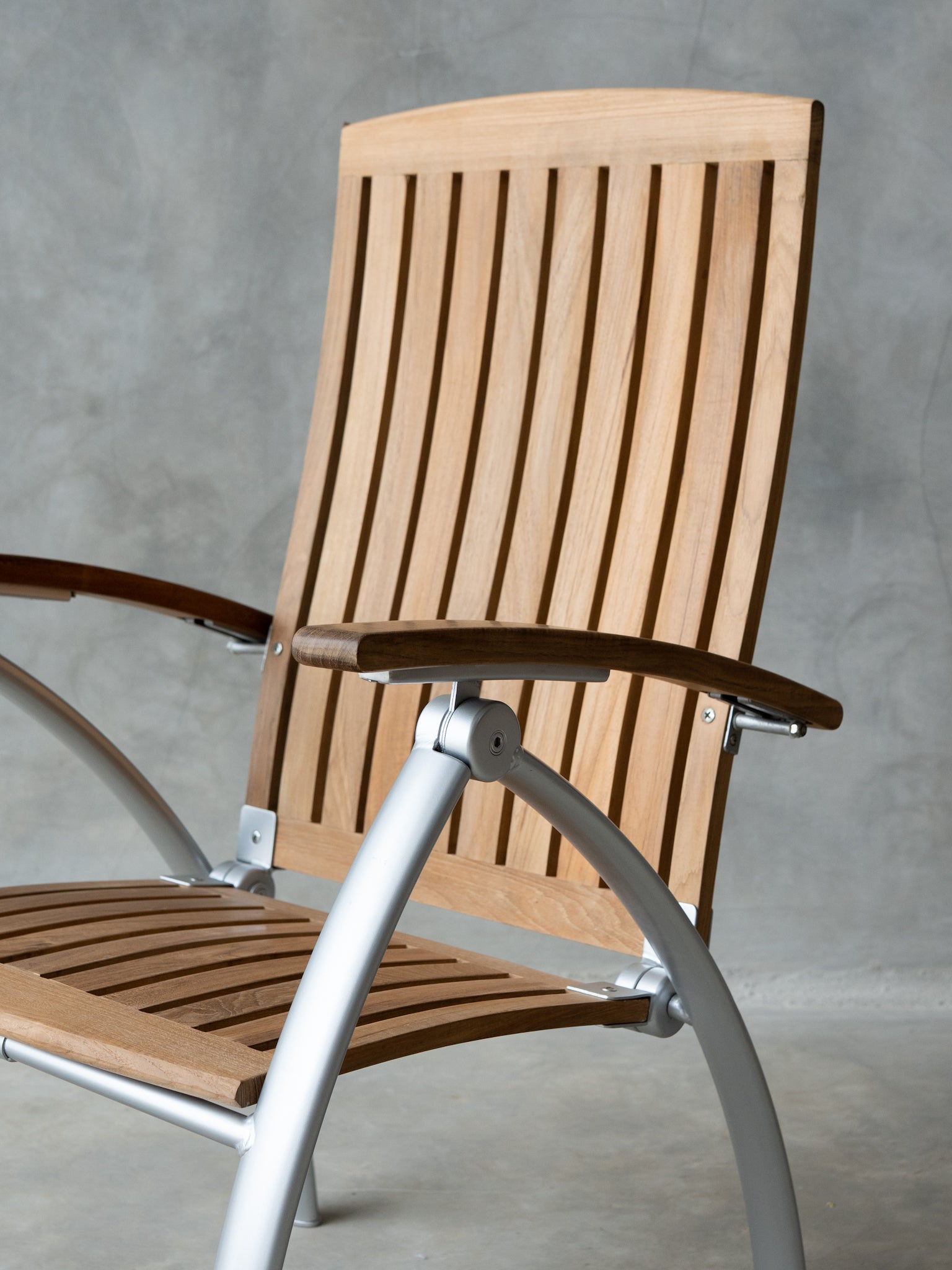 Zuri Folding Chair