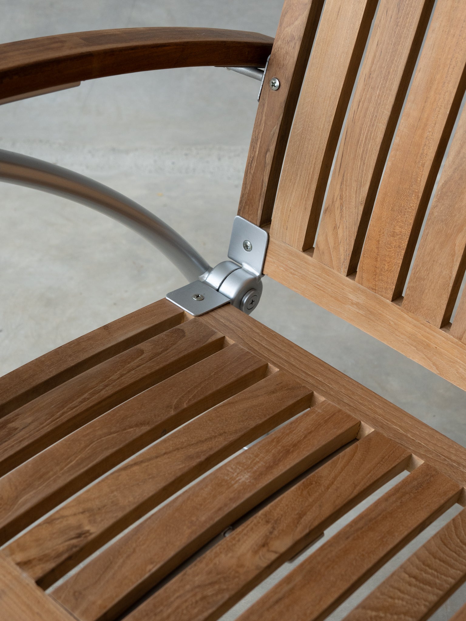 Zuri Folding Chair