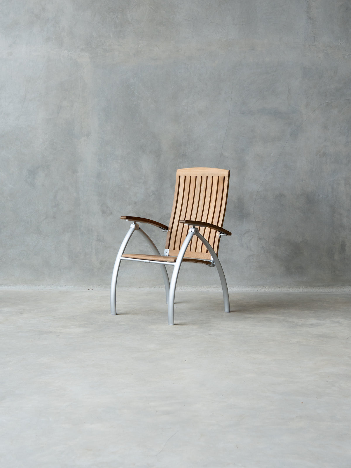 Zuri Folding Chair