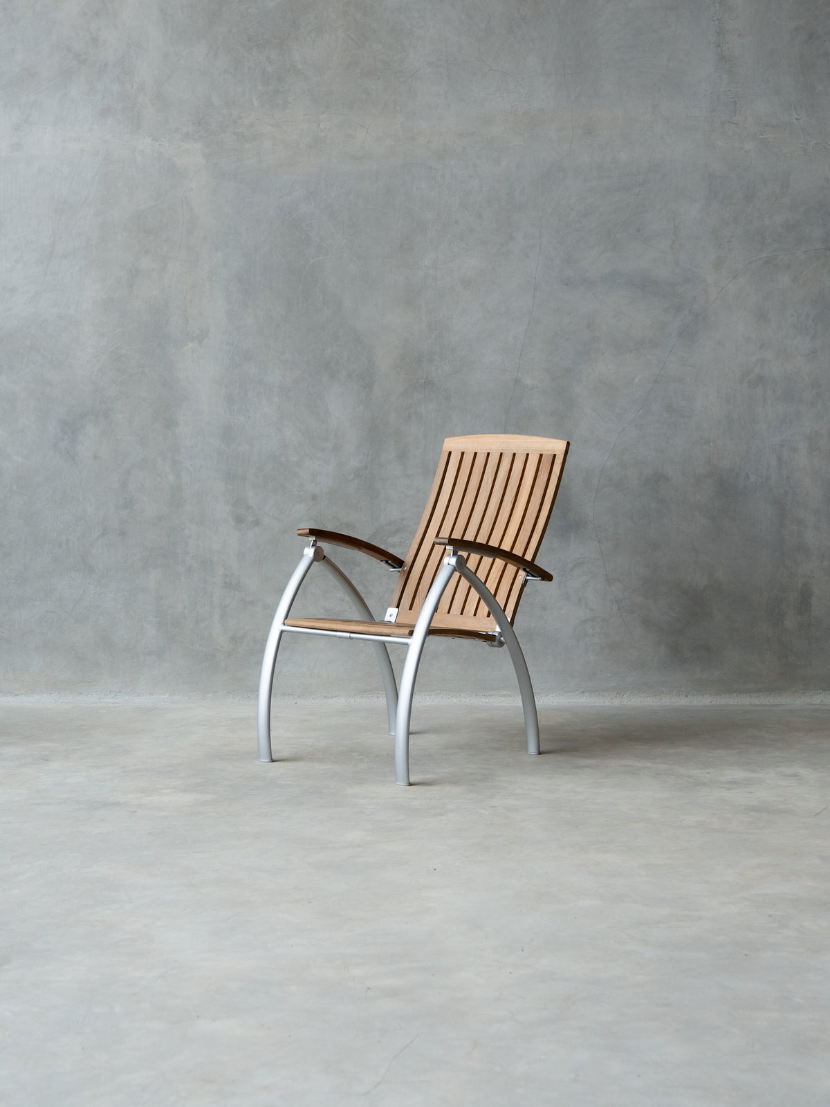 Zuri Folding Chair