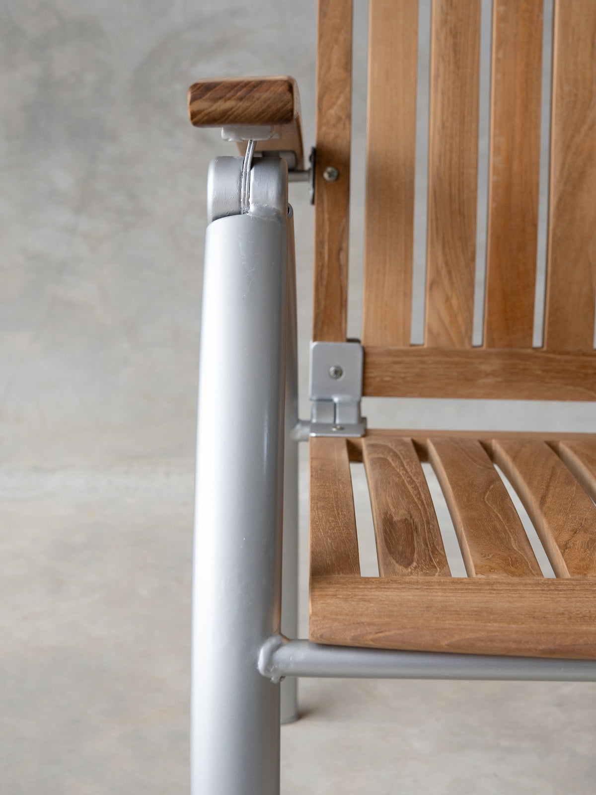 Zuri Folding Chair