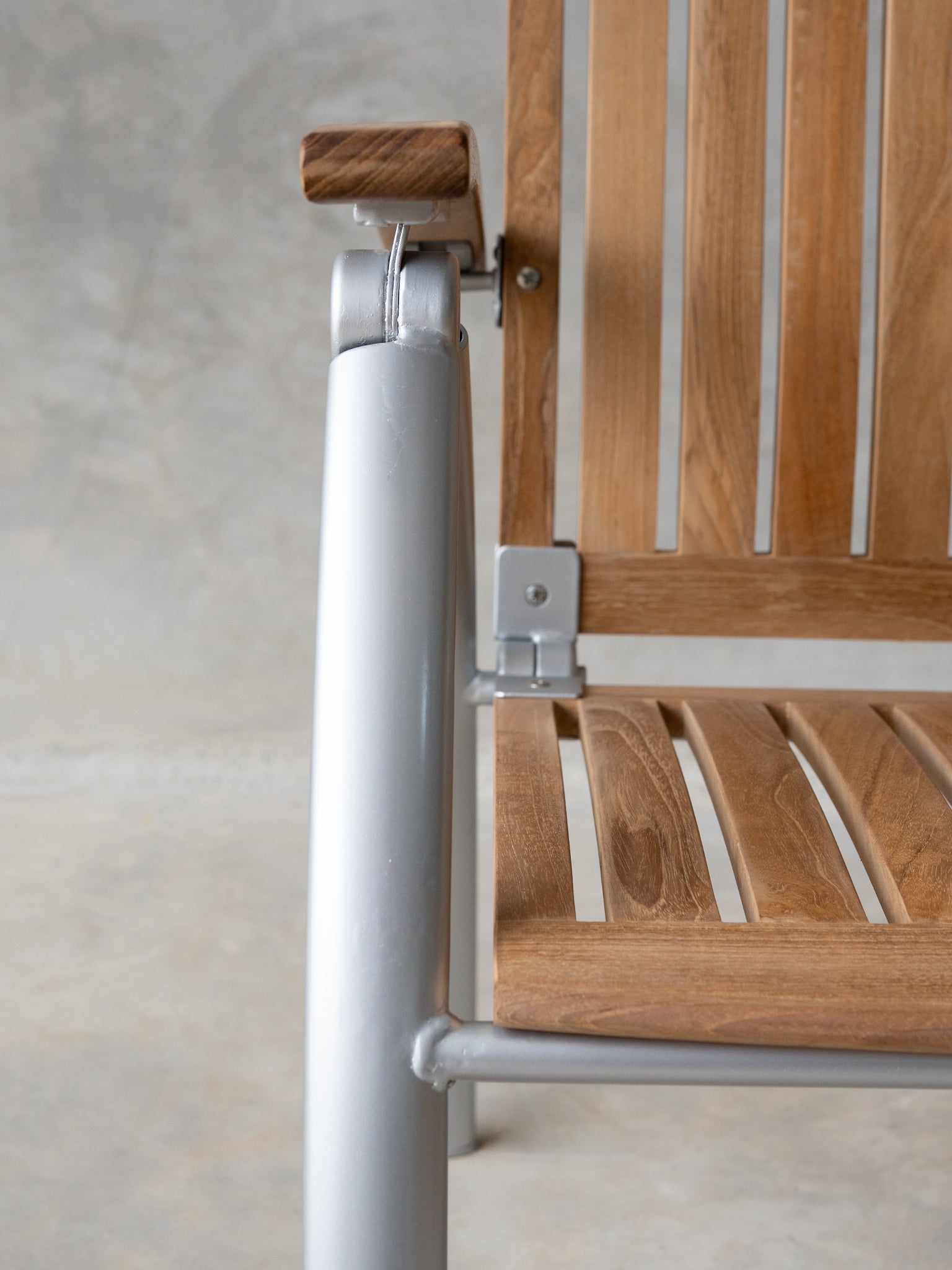 Zuri Folding Chair