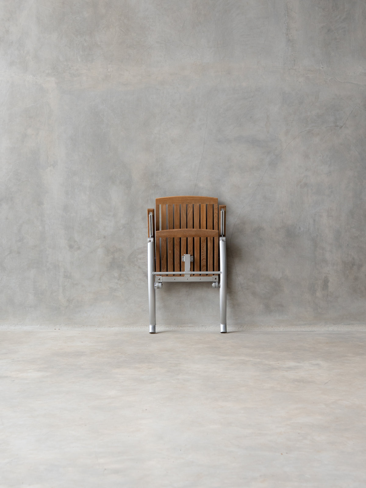 Zuri Folding Chair