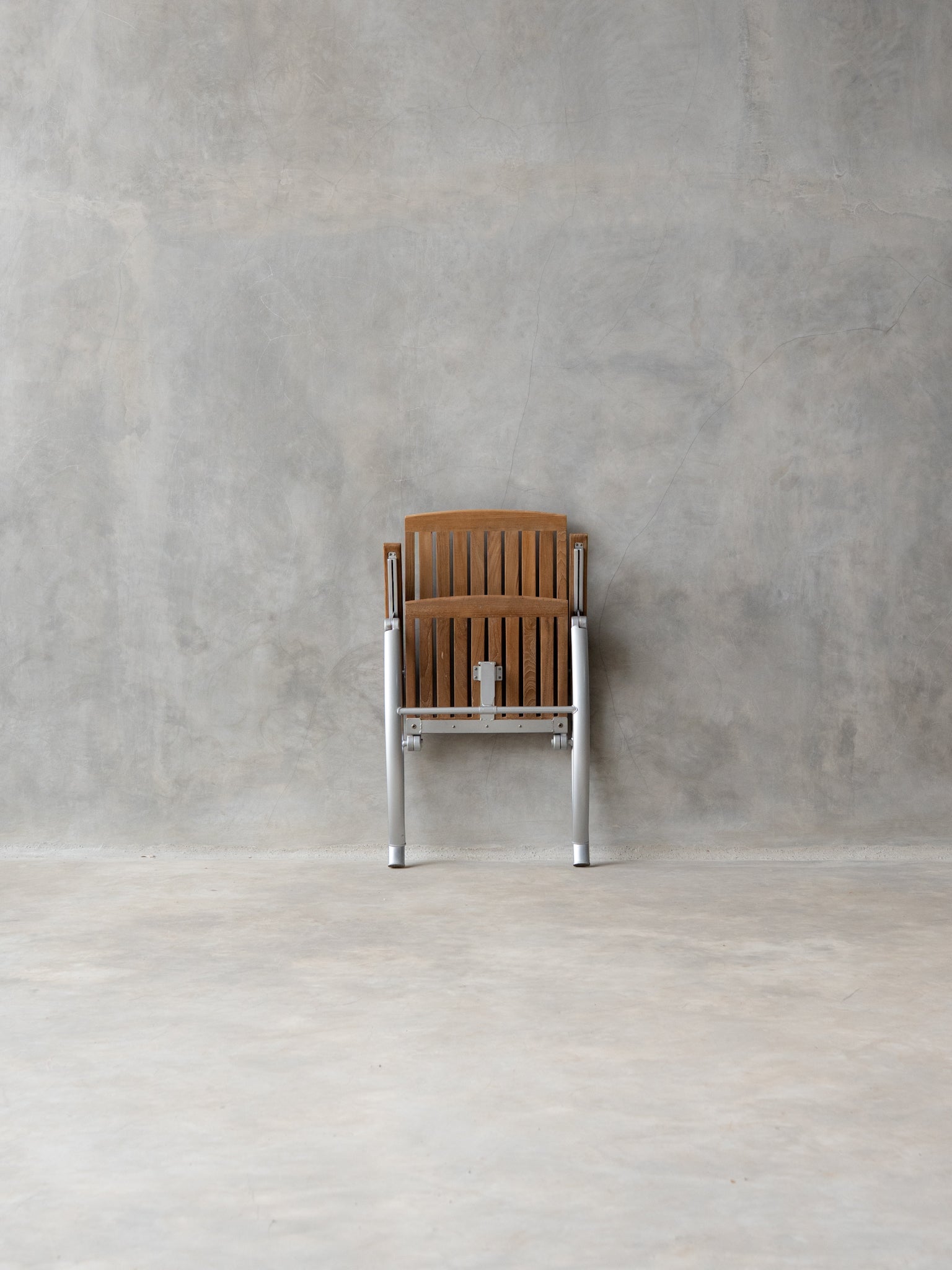 Zuri Folding Chair