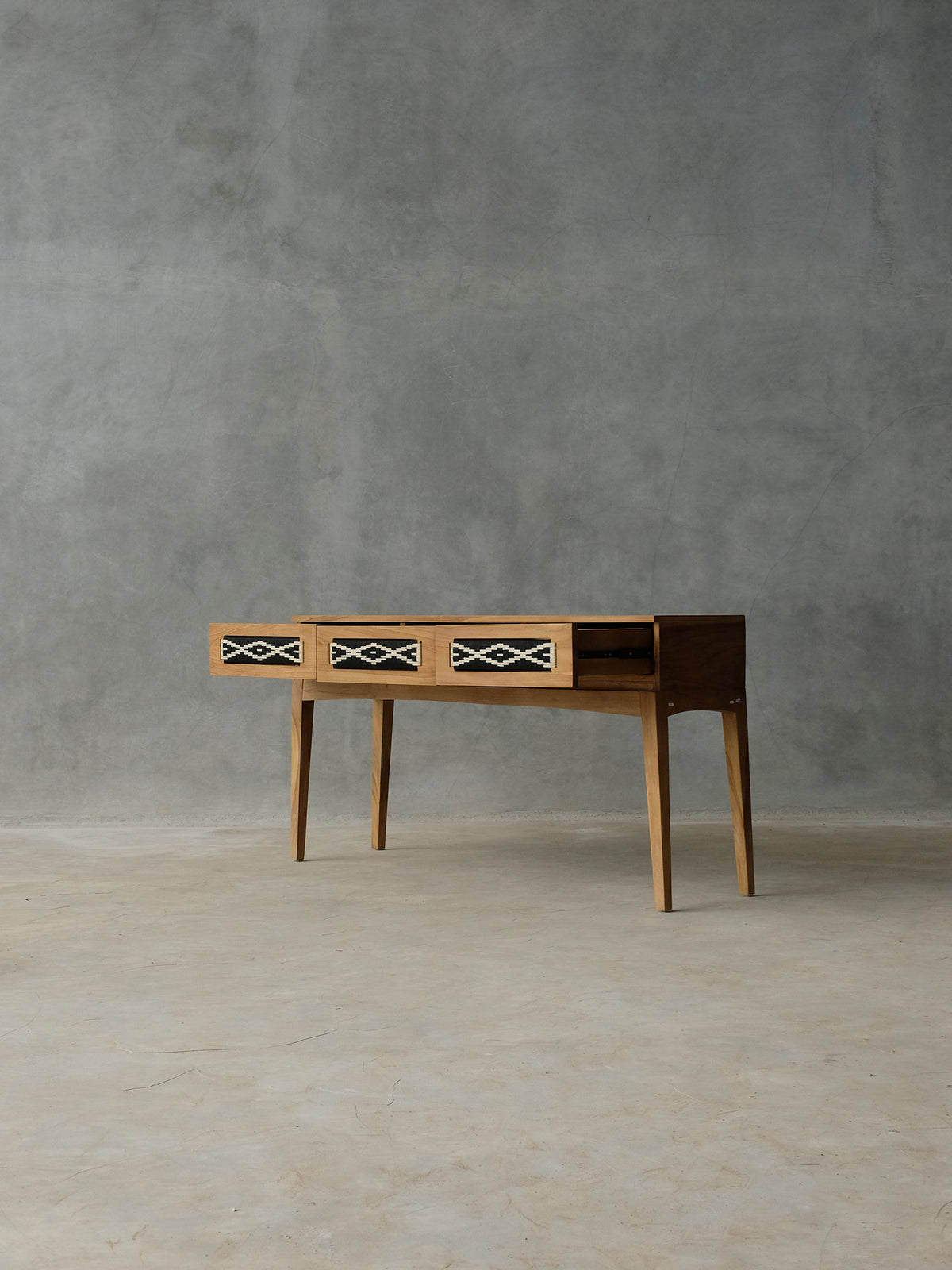 Inbetweener Console Table | Weftline