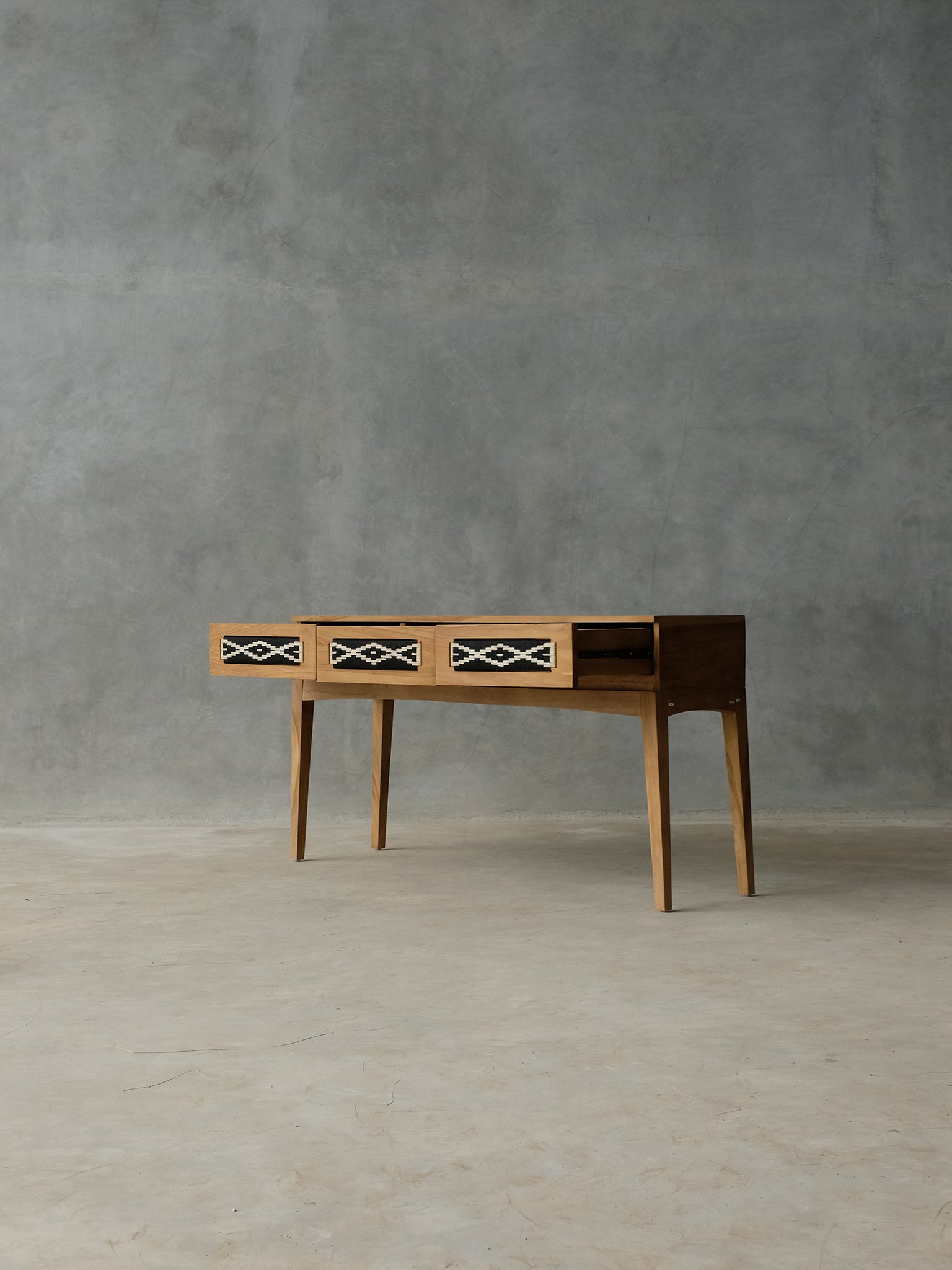 Inbetweener Console Table | Weftline