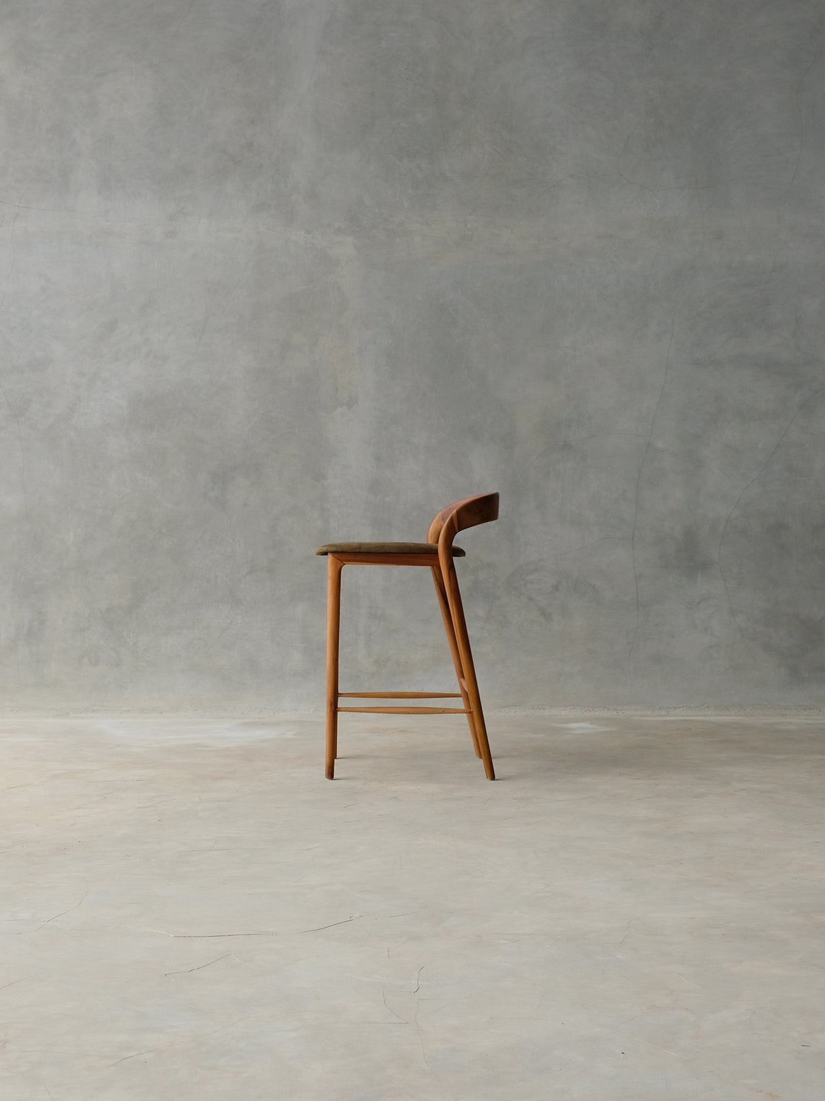 Saaram Bar Chair