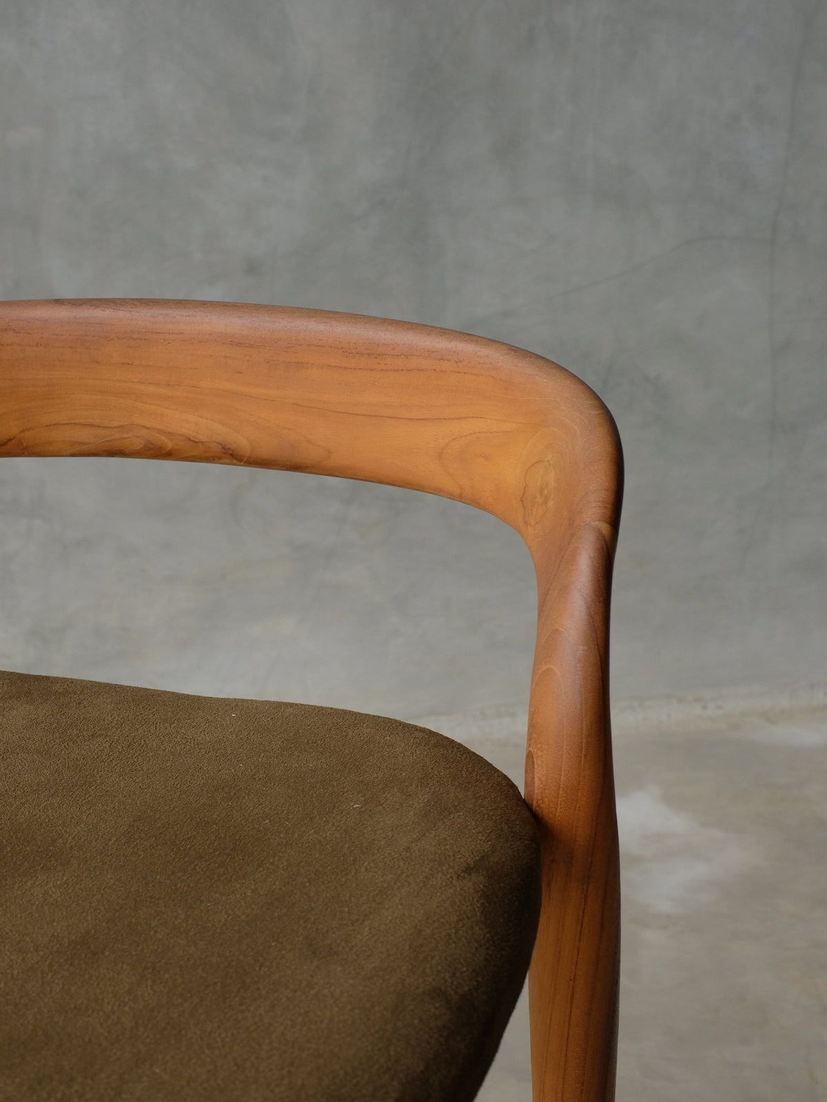 Saaram Bar Chair